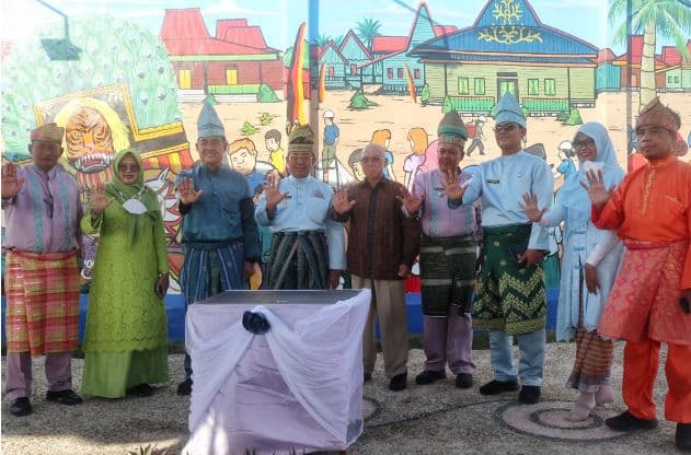 Mural Tembok Kebudayaan dan Pembangunan Berkelanjutan Kuala Enok – Tanah Merah